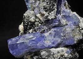 Lapislazuli: Ein Edelstein von tiefblauer Pracht