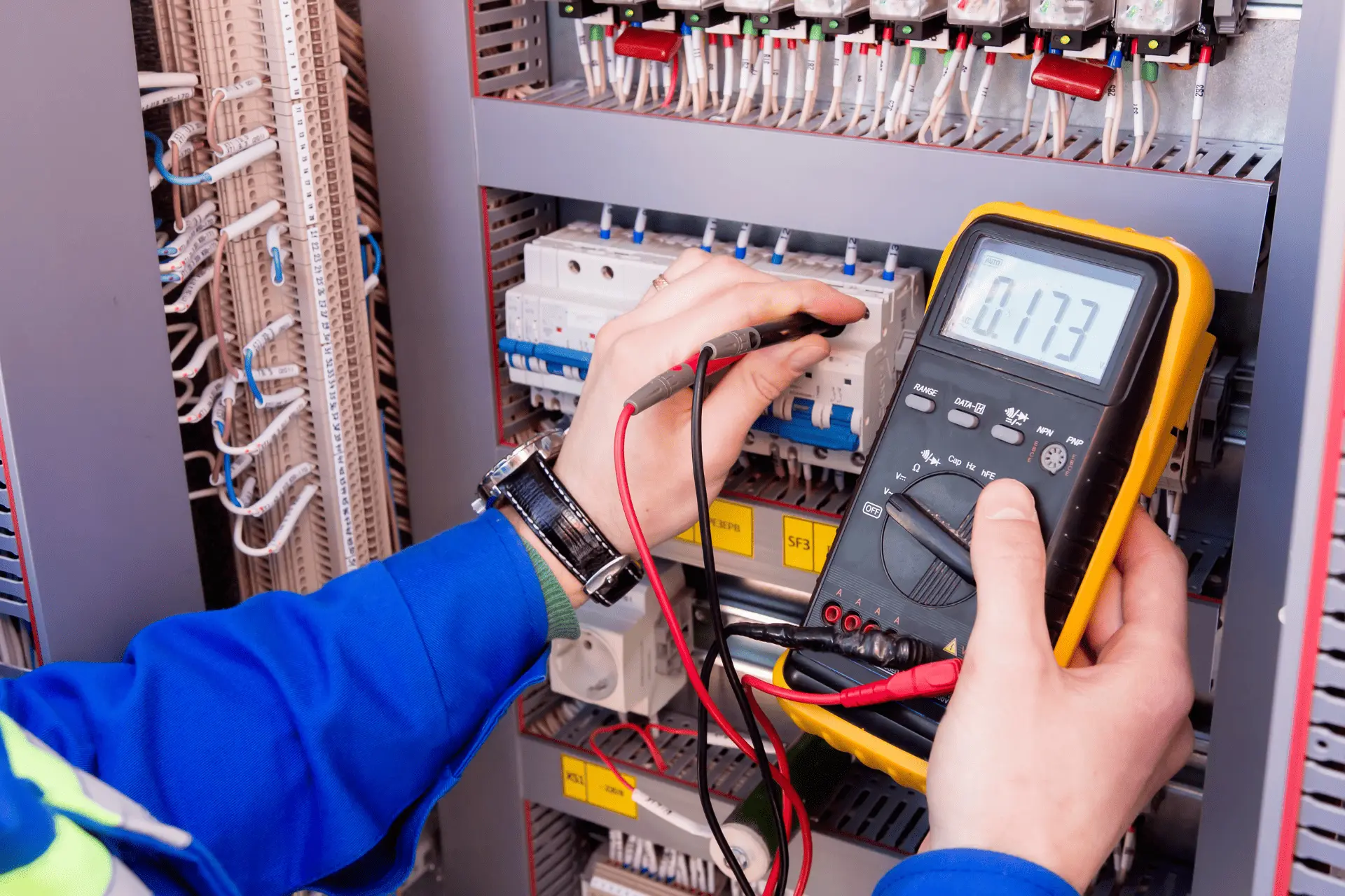Sicher durch den Winter: Prüfung ortsfester elektrischer Anlagen und Witterungseinflüsse